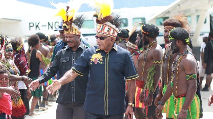 PUTUSAN MK: Bupati dan Calon Wakil Bupati Kabupaten Puncak Periode 2025 - 2030, Elvis Tabuni-Naftali Akawal.
