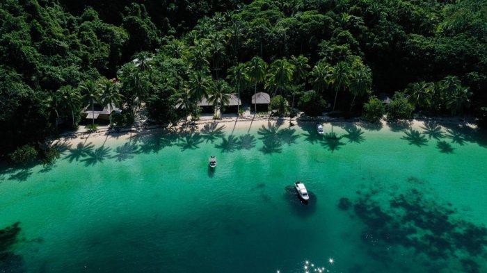 Triton Bay Divers di Pulau Aiduma, Distrik Kaimana, Kabupaten Kaimana, Provinsi Papua Barat, Sabtu (12/6/2021).Kompas/Heru Sri Kumoro