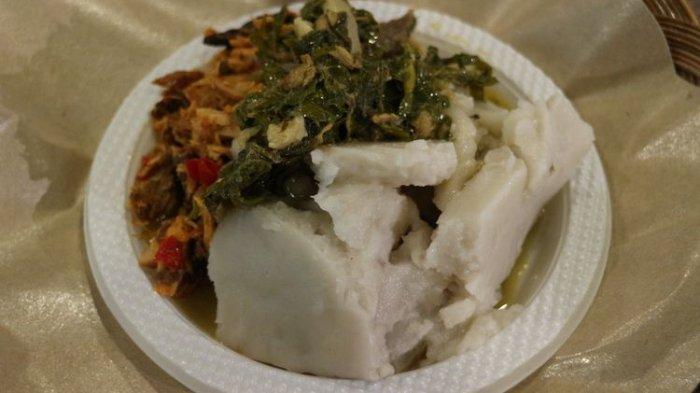 Keladi tumbuk dengan sayur pakis dan ikan suwir