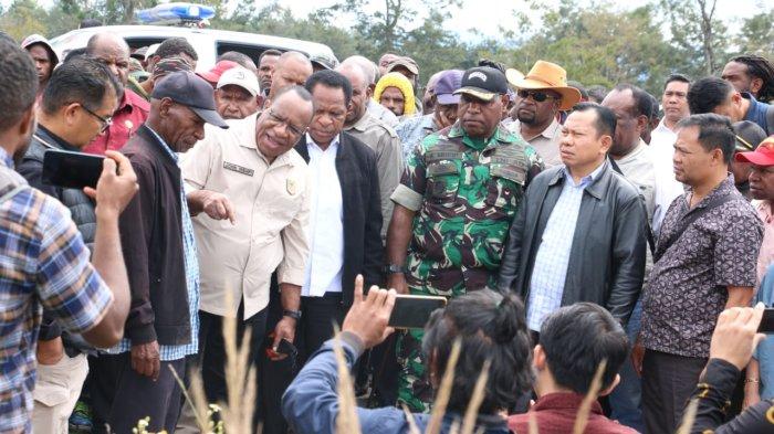 Kehadiran Wamendagri tiba-tiba untuk mengecek lokasi penempatan kantor Gubernur di tolak oleh Masyarakat adat lintas aliansi Welesi, Wouma dan Assolokobal.