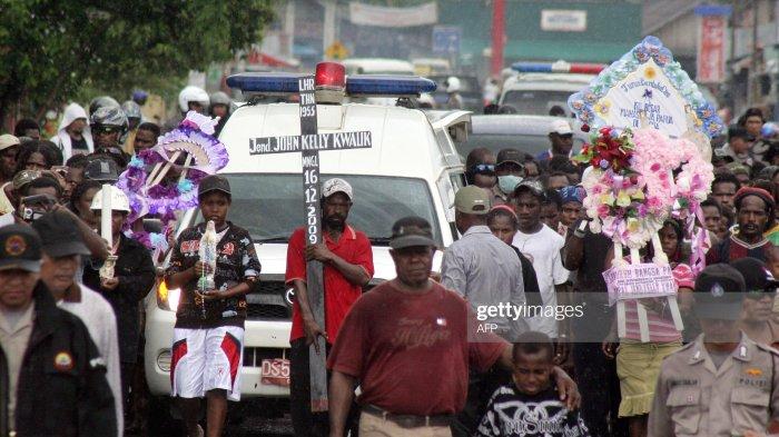 Pemakaman Panglima OPM Kelly Kwalik di Timika, pda Desember 2009. (getty images.com)