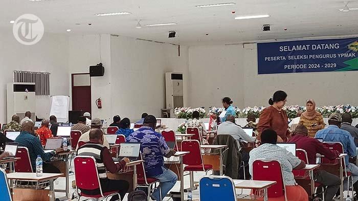 Suasana seleksi peserta calon pengurus YPMAK di Gedung MPCC, Jalan Baru, Mimika, Papua Tengah, Selasa (9/7/2024).