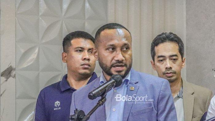 Anggota DPR RI Dapil Papua, Yan Permenas Mandenas.