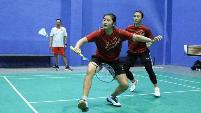 Ganda putri Indonesia, Febriana Dwipuji Kusuma(kanan)/Amalia Cahaya Pratiwi saat berlatih untuk SEA Games 2023 di Phnom Penh, Kamboja, Senin (8/5/2023).
