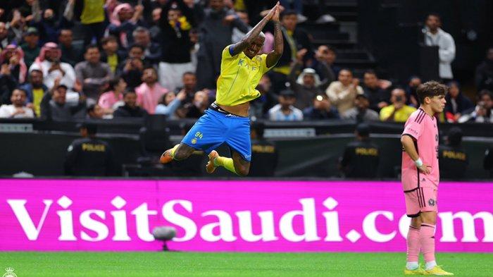 Penyerang Al Nassr, Anderson Talisca, selebrasi setelah membantai Inter Miami 6-0 di Riyadh Cup 2024 di Kingdom Arena, Riyadh, Jumat (02/02/2024) dini hari WIB.