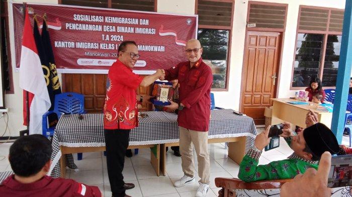 Kepala Kantor Imigrasi Manokwari, Iman Teguh Adianto saat