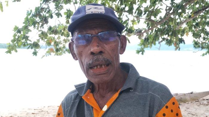 PARIWISATA - Ketua Badan Permusyawaratan Kampung (Baperkam) Baldus Kaikatui saat diwawancarai di Pulau Nusrowi, Distrik Rumberpoon, Kabupaten Teluk Wondama, Papua Barat, Sabtu (29/7/2023).