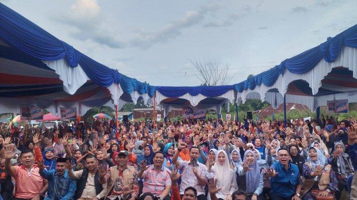 Rabu, 23 Oktober 2024, ratusan warga setempat berkumpul untuk berdoa bersama. Acara yang diadakan di Jalan Selamat ini merupakan bagian dari kampanye dialogis pasangan calon Walikota dan Wakil Walikota Pekanbaru, Agung Nugroho dan Markarius Anwar (AMAN).