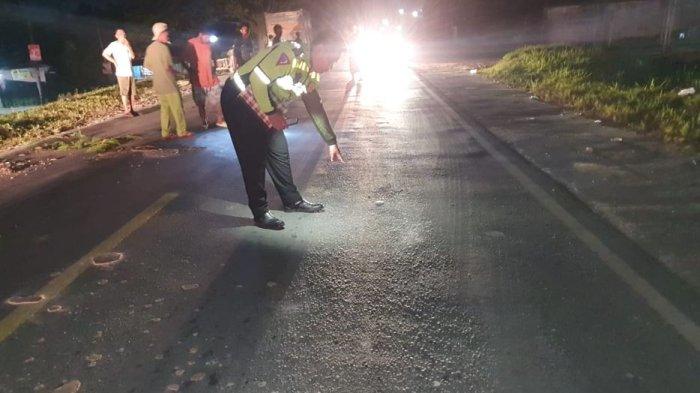 Seorang remaja pengendara motor tewas dalam peristiwa tabrak lari di Pekanbaru. Ia tewas usai ditabrak oleh truk Colt Diesel saat melintas di Jalan Siak II, Kecamatan Rumbai, Kota Pekanbaru, Kamis (4/7/2024) hampir tengah malam.