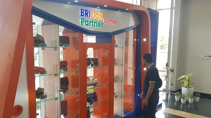 BRI turut memajang bermacam produk UMKM binaan di Kantor Gedung BRI Lancang Kuning Jalan Jenderal Sudirman.