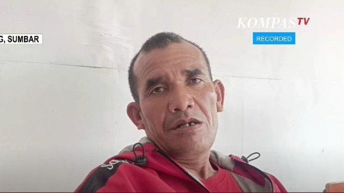 BUS TERBALIK DI PADANG PANJANG: Desmon, salah satu penumpang selamat dari kecelakaan bus ALS di Padang Panjang, Sumbar, Selasa (6/5/2025). Kecelakaan mengakibatkan 12 orang meninggal dunia dan 35 penumpang lainnya selamat meski mengalami luka ringan maupun berat.