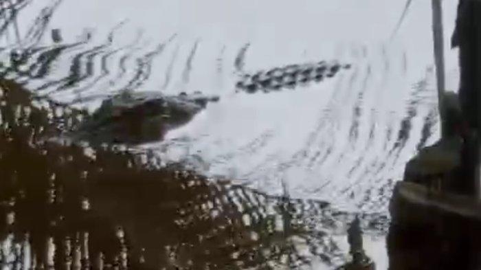 Kemunculan buaya di Sungai Anak Serka Inhil terekam video.