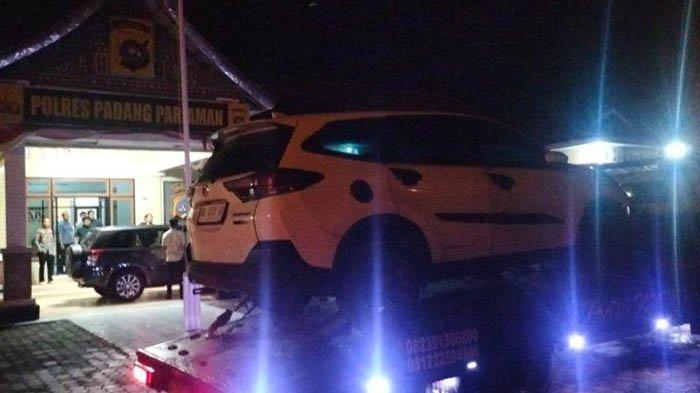 Mobil yang dipakai pelaku perampokan ATM di Padang Pariaman