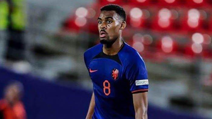 Ryan Gravenberch yang kini diincar Liverpool