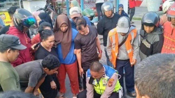 Pihak kepolisian menyampaikan kronologi lengkap kejadian kecelakaan seorang wanita pengendara motor di Pekanbaru, tewas ditabrak mobil dari belakang.