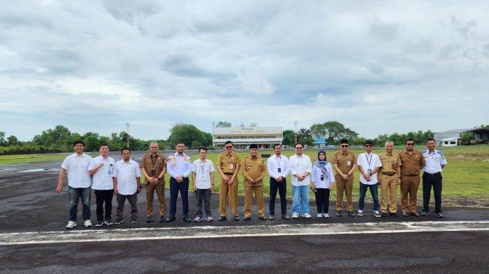 Wakil wali kota Dumai meninjau bandara Pinang Kampai Senin (17/3/2025)