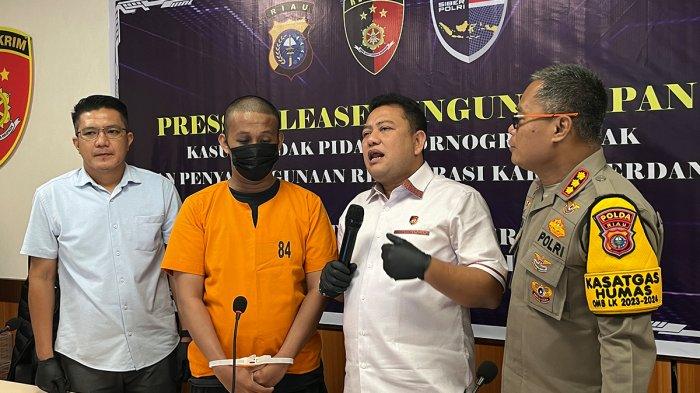 Ekspose kasus pornografi Polda Riau