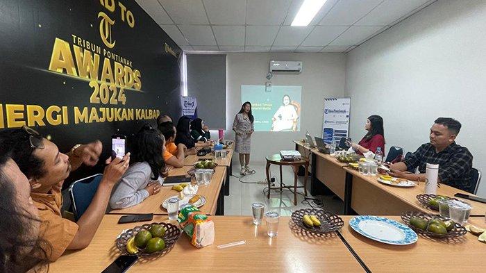 17 Karyawan dari Divisi Bisnis Harian Tribun Pontianak mengikuti pelatihan Optimalisasi Tenaga Pemasaran Media di Kantor Harian Tribun Pontianak, Jalan Sungai Raya Dalam 24a, Selasa 14 Agustus 2024.