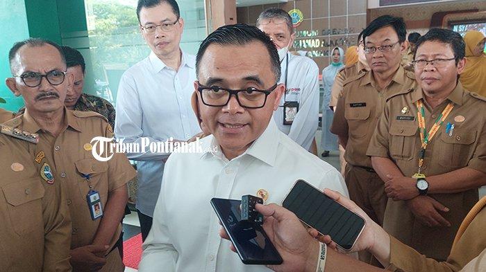 Menteri Pendayagunaan Aparatur Negara dan Reformasi Birokrasi Abdullah Azwar Anas saat melakukan kunjungan kerja ke RSUD Sultan Syarif Mohammad Alkadrie, selasa 23 april 2024.