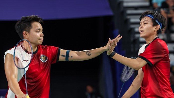 Apriyani Rahayu/Siti Fadia Silva Ramadhanti saat melakukan tos dilaga perdana fase grup Olimpiade Paris 2024.