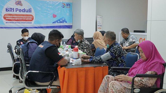 BRI Cabang Pontianak mengadakan Layanan Pemeriksaan Kesehatan Gratis sebagai rangkaian kegiatan HUT BRI ke-128.