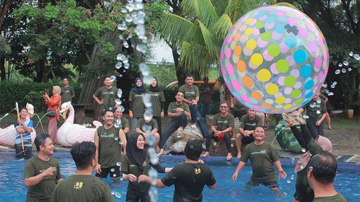Balai Pelaksanaan Jalan Nasional (BPJN) Kalimantan Barat Kementerian PUPR menggelar Outbond di Singkawang, Sabtu 3 Februari 2024.