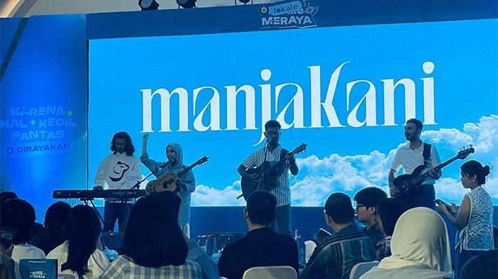 HIBUR - Band Ternama asal Pontianak Manjakani menghibur para tamu di acara peluncuran menu terbaru Lokale Kopi Susu Raya di Cendana Sky Ballroom Hotel Mercure Pontianak, Rabu (1/7/2025) malam.