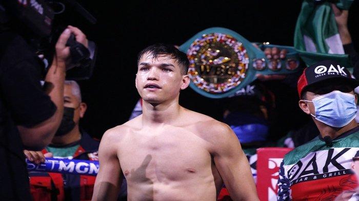 Brandon Figueroa. Pemegang sabuk WBC Interim kelas bulu ini menunggu Naoya Inoue