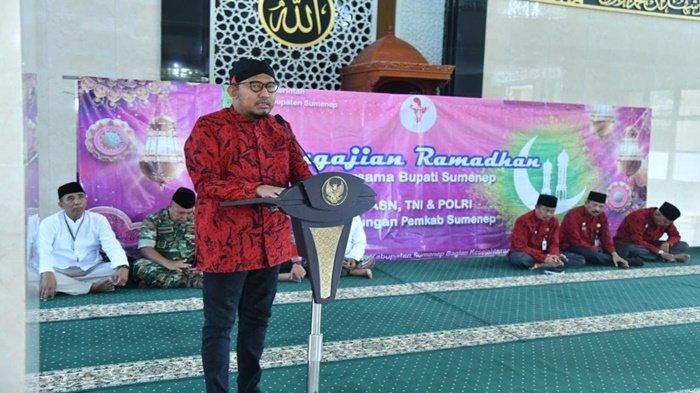 Bupati Sumenep Achmad Fauzi di sela-sela Pengajian Ramadan, di Mesjid Sumekar, Jumat 24 Maret 2023.