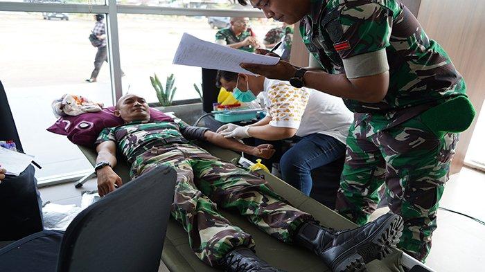 DONOR DARAH - PT Cita Mineral Investindo Tbk (CMI) menggelar donor darah. Kegiatan ini merupakan rangkaianperayaan Hari Ulang Tahun (HUT) ke-33 yang bertajuk “Infinity in Togetherness” di Citimall Ketapang, Kalimantan Barat.