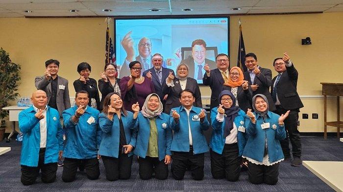 Baharudin Udai (duduk kedua dari kiri) saat foro bersama peserta program Capacity Building Program on Enchancing the Mediation/Concilitiations Services di Amerika Serikat.