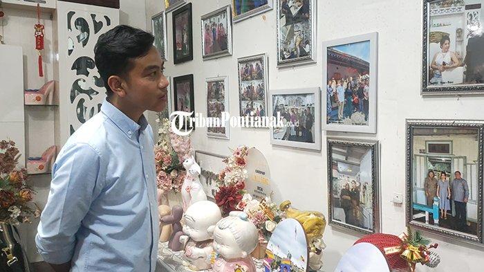 Cawapres nomor urut 2, Gibran Rakabuming Raka saat ditemui Tribun Pontianak di Kawasan Tradisional Kota Singkawang, Kalimantan Barat, Minggu, 17 Desember 2023. Gibran mengaku, dalam kunjungan ini ia banyak belajar terkait nilai toleransi di Kota Singkawang.