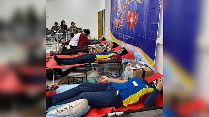 DONOR DARAH - PT Indomarco Prismatama (Indomaret) Cabang Pontianak kembali menggelar donor darah di Kantor Indomaret Jalan Arteri Supadio, Kecamatan Sungai Raya, Kabupaten Kubu Raya, Senin (19/5/2025).