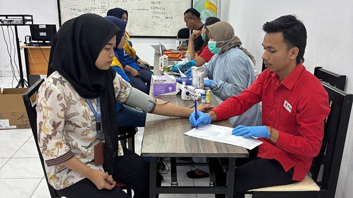 DONOR DARAH - PT Indomarco Prismatama (Indomaret) Cabang Pontianak kembali menggelar donor darah di Kantor Indomaret Jalan Arteri Supadio, Kecamatan Sungai Raya, Kabupaten Kubu Raya, Senin (19/5/2025).