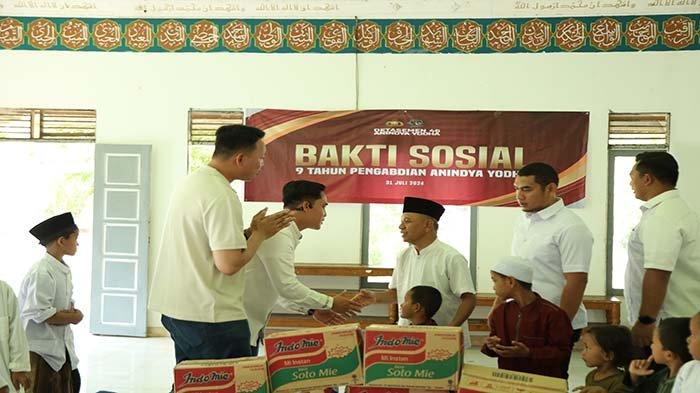 Detasemen 46 Anindya Yodha melaksanakan kegiatan sosial dengan menyalurkan sejumlah sembako ke Lembaga Pendidikan Darul Falah di Kecamatan Sungai Ambawang, Kabupaten Kubu Raya, pada Sabtu, 27 Juli 2024.
