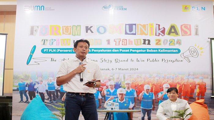 GM PLN UIP3B Kalimantan Abdul Salam Nganro memberikan kata sambutan dalam Forum Komunikasi Triwulan 1 Tahun 2024 di Kantor PLN AP2B Kalbar Jl. Karya Baru No.60, Parit Tokaya, Kecamatan Pontianak Selatan, Rabu (6/3/2024).