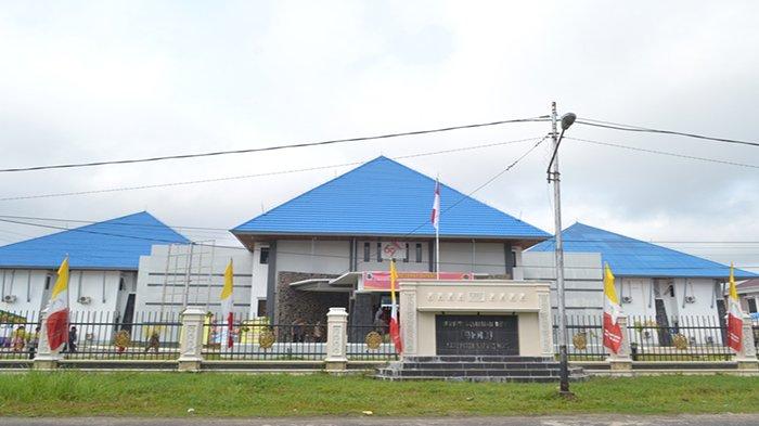Hasil Perhitungan Surat Suara Pemilu 14 Februari 2024, di Gedung DPRD Kapuas Hulu, yang dilaksanakan oleh KPU Kabupaten Kapuas Hulu, beberapa waktu lalu, telah diketahui jumlah suara sah partai dan calon legislatif, yang akan menduduki 30 kursi di DPRD Kapuas Hulu periode 2024-2029.