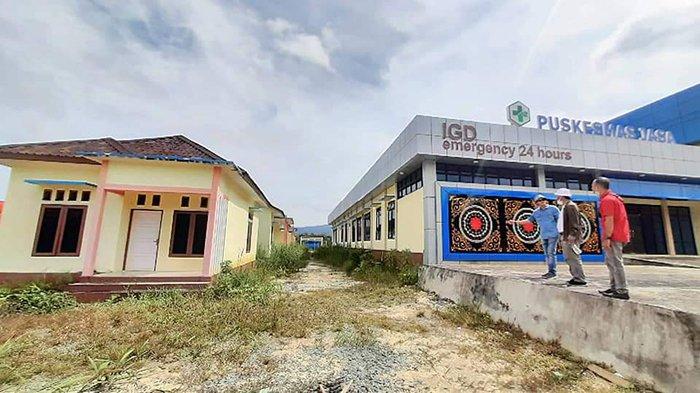 Gedung Puskemas Rawat Inap Jasa, Ketungau Hulu (kanan).