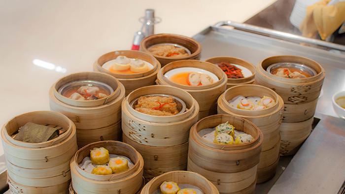 PROMO - Golden Tulip Pontianak kembali mengundang para pecinta kuliner untuk menikmati sajian istimewa dalam suasana yang hangat. Bertajuk “Eat All You Can”, perayaan ini diselenggarakan secara eksklusif di Cinmoi Restaurant selama bulan Agustus 2025 (Setiap Hari Minggu dan Hari Libur Nasional).