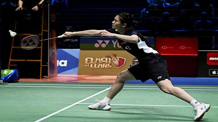 Han Yue dari Tiongkok bermain melawan Wang Zhiyi dari Tiongkok pada pertandingan final tunggal putri turnamen bulu tangkis BWF World Tour Clash Of Clans Arctic Open 2023 di Vantaa, Finlandia, pada 15 Oktober 2023. Cek Head to head Han Yue vs Putri KW dalam artikel ini