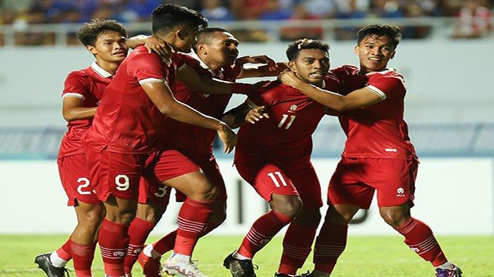 Selebrasi Jeam Sroyer dan pemain Timnas Indonesia U23 di Piala AFF 2023.