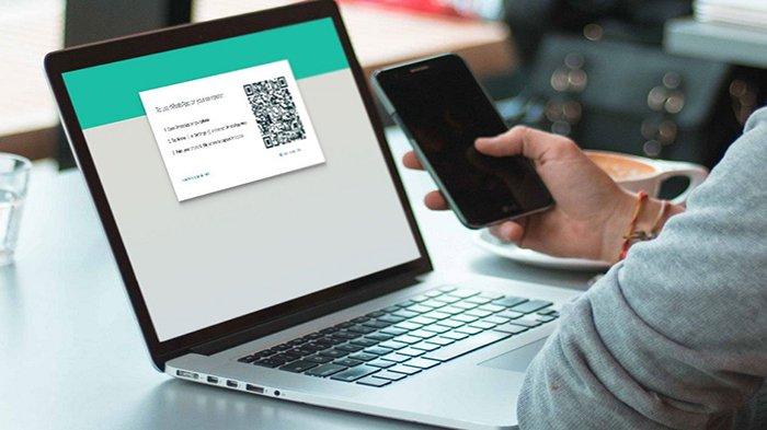 Ilustrasi scan barcode WhatsApp di laptop