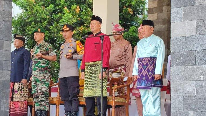 Kapolres Kubu Raya AKBP Arief Hidayat, S.H, S.I.K menghadiri Upacara Bendera halaman kantor Bupati Kubu Raya, Sabtu 28 Oktober 2023 pukul 07.00 WIB.