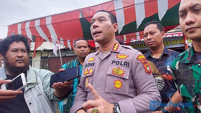 Kapolresta Pontianak Kombespol Adhe Hariadi saat memberiman keterangan terkait pembentukan Kampung Tangguh Anti Narkoba di Kecamatan Pontianak Timur, Jumat 25 Agustus 2023.