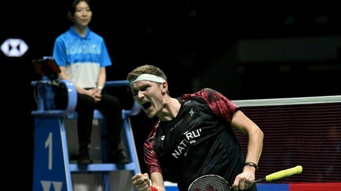 Tunggal Putra Denmark, Viktor Axelsen berselebrasi usai memenangkan Pertandingan di kompetisi Badminton dunia beberapa waktu lalu. Axelsen mundur dari Canada Open 2023