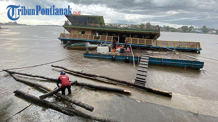 Pengurus Majelis Adat Budaya Melayu (MABM) Kabupaten Sintang, Kalimantan Barat mendatangkan 7 orang penyelam dari Piasak, Kapuas Hulu untuk mengevakuasi badan Kapal Bidar Pelangi Jubair yang karam di Sungai Kapuas.