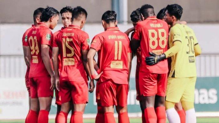 Para pemain Persipa Pati saat hanya mampu bermain imbang 1-1 lawan Persijap Jepara pada Sabtu 11 November 2023 dalam lanjutan Pegadaian Liga 2 2023/2024