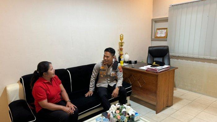 Kapolsek Menyuke IPDA Aprianus S Tampe S.H laksanakan silaturahmi dalam rangka Coolling System menjelang Pilkada Tahun 2024 dengan Kepala Dusun Segunting Date Desa Lintah Betung, Selasa 10 September 2024