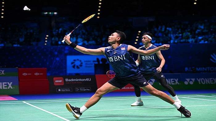 Ganda Putra Indonesia Fajar Alfian (Kiri) yang bermain dengan Muhammad Rian Ardianto (kanan) lolos ke 16 Besar China Masters 2023