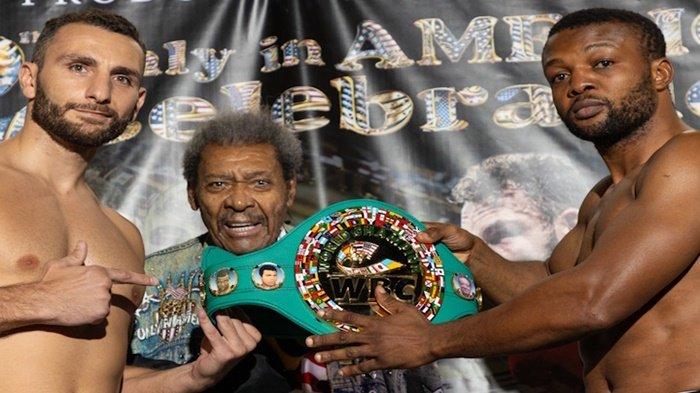 Norair Mikaeljan (kiri) gelar WBC dan Ilunga Makubu (kanan).
